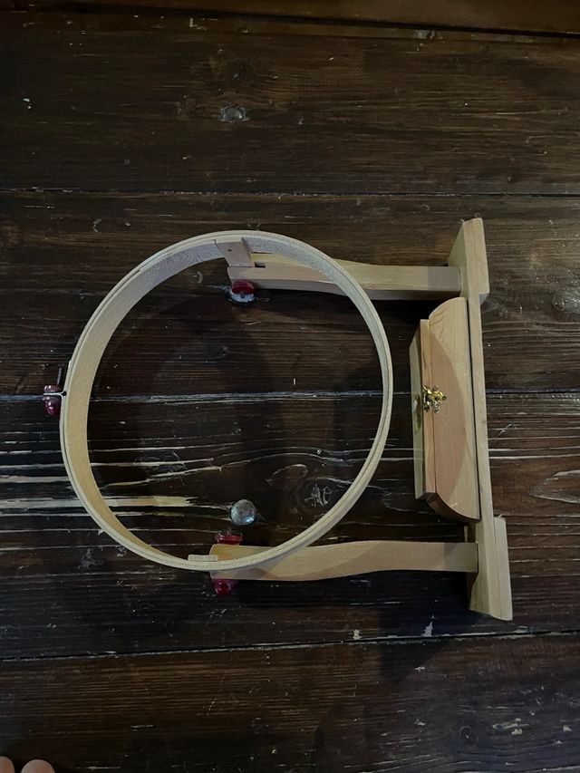 Bastidor de Bordar con Pie de Madera