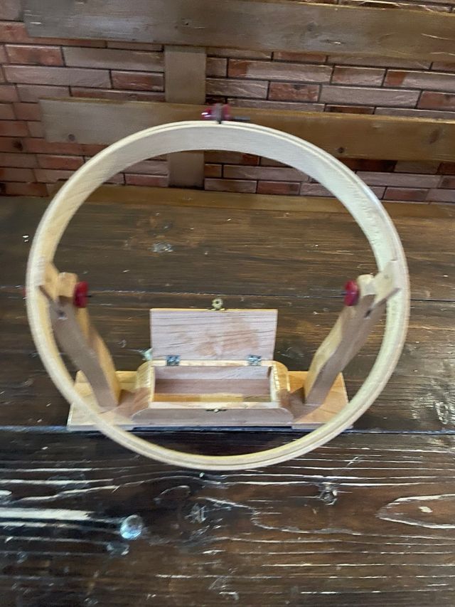 Bastidor de Bordar con Pie de Madera
