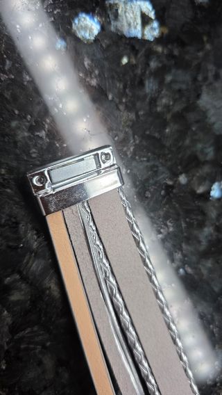 Pulsera multicapa con corazón plateado