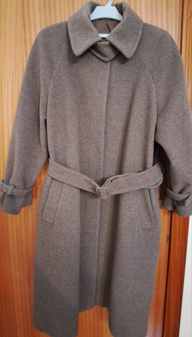 Abrigo de lana marrón, talla 42.