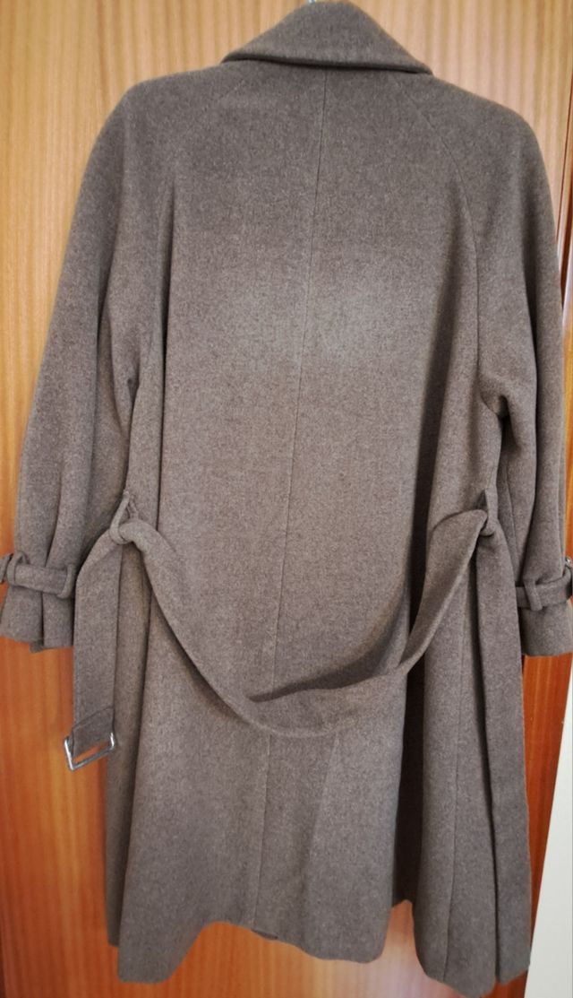 Abrigo de lana marrón, talla 42.