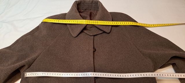 Abrigo de lana marrón, talla 42.
