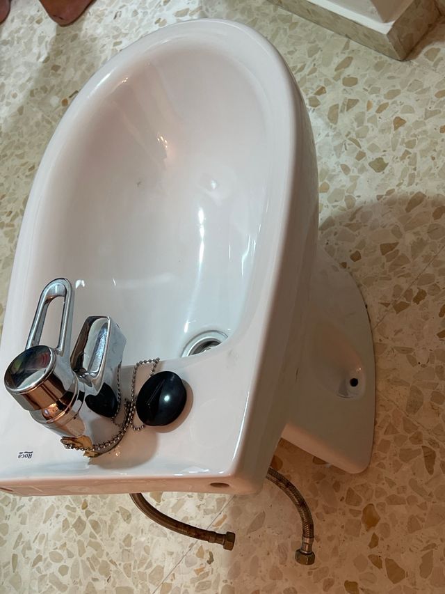 Bidé blanco de cerámica