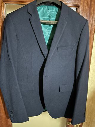 Traje de chaqueta azul oscuro