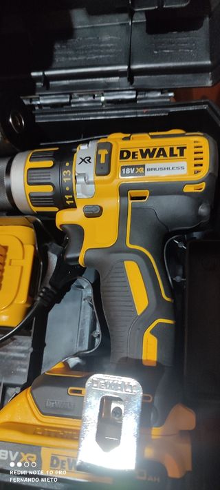 Taladro Percutor DeWalt DCD795 D2
