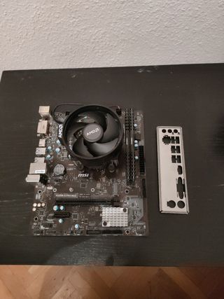 Placa base MSI con procesador
