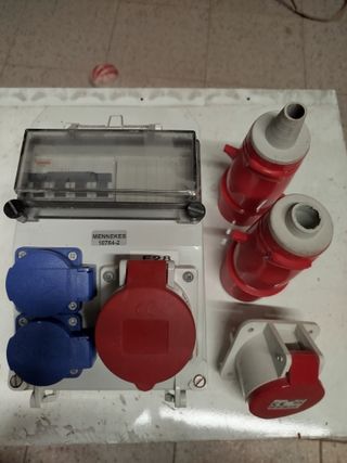 Caja registro eléctrico con interruptores