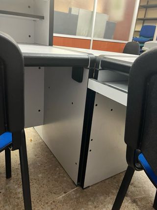 Conjunto despacho con mostrador esquinero.
