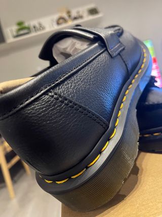 Dr. Martens Adrian Tassel Loafers Negro