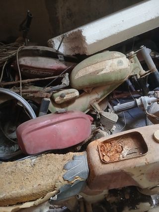 Piezas de moto antiguas