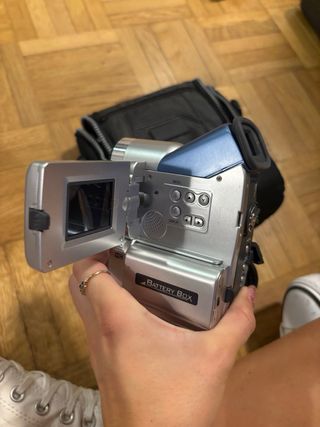 Cámara de vídeo digital con accesorios