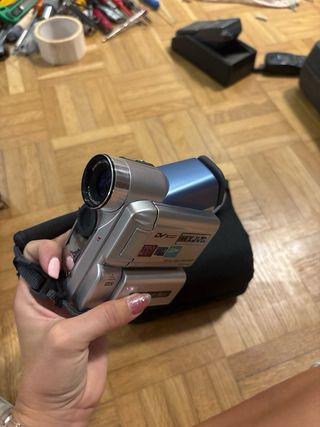 Cámara de vídeo digital con accesorios