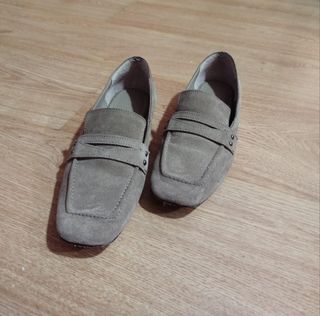 Zapatos planos beige ante