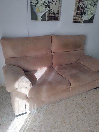 Sofá de 2 plazas beige casi nuevo