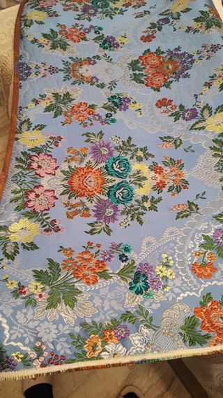 Tela de fallera azul con flores