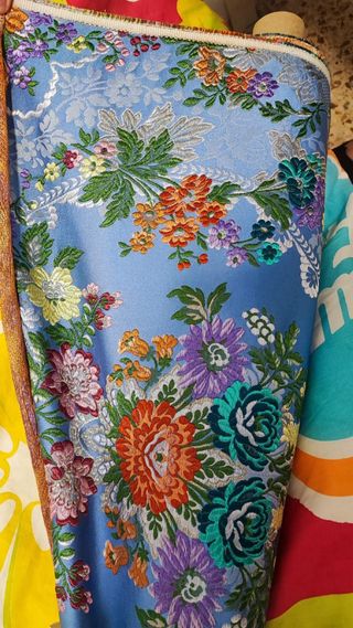 Tela de fallera azul con flores