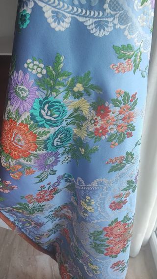 Tela de fallera azul con flores