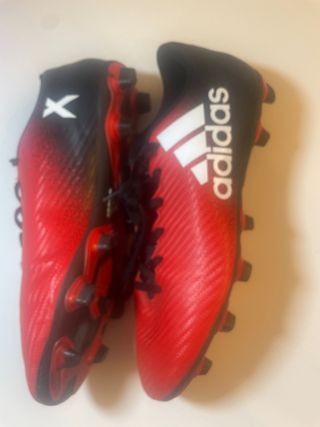 Scarpe da calcio Adidas X rosse e nere di seconda mano per 5 EUR su El  Pardo su WALLAPOP