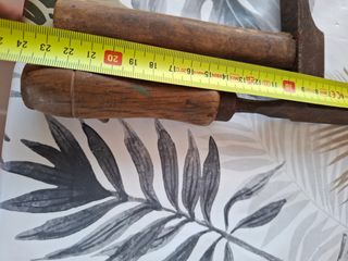 Martillo y formón antiguos de madera
