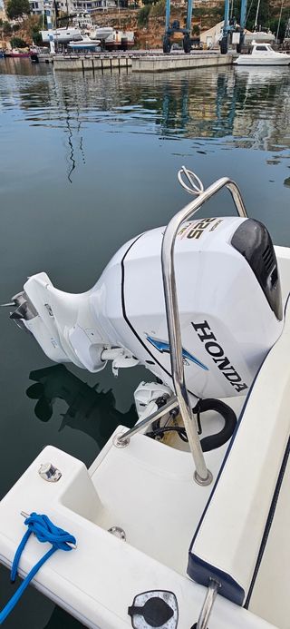 Embarcación White Shark 225
