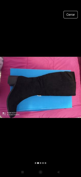 Botas altas negras. T. 39