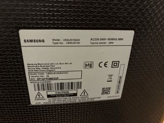 Samsung TV 40 Negro con soporte para pared