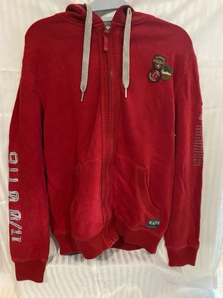 Sudadera Napapijri Roja Cremallera y Parches