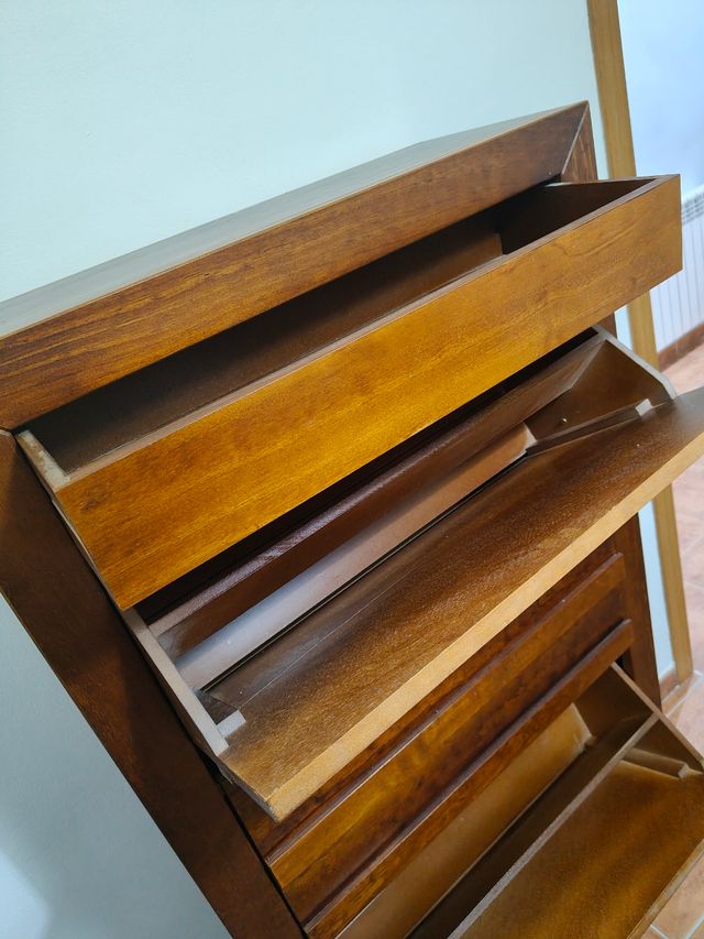 Zapatero de madera