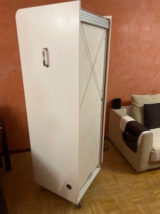 Armario de persiana con ruedas y asa extra