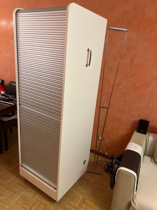 Armario de persiana con ruedas y asa extra