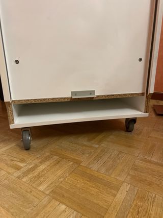 Armario de persiana con ruedas y asa extra