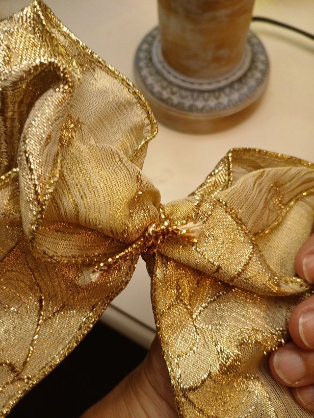 Lote 27 lazos de Navidad Dorados