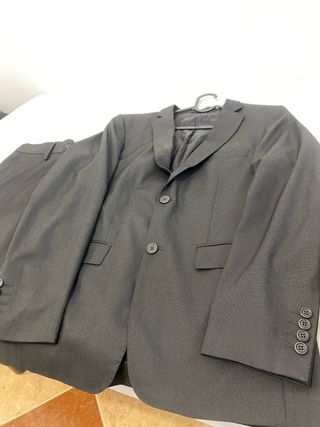 Traje gris con pantalón