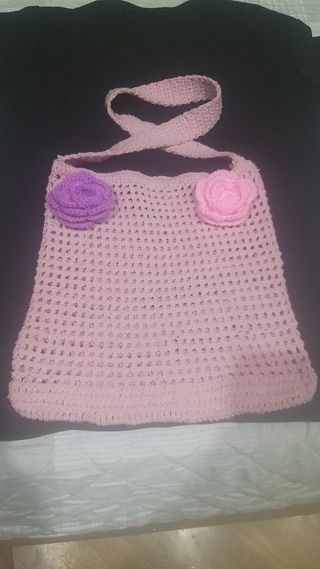 Bolso de crochet rosa con flores