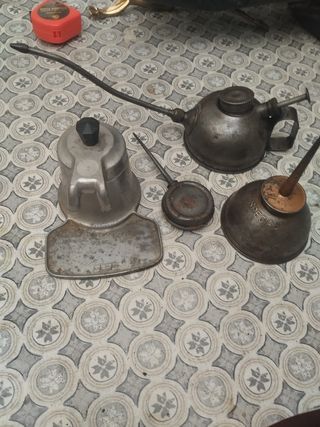 Vecchio lotto di ingrassatori e caffettiere da collezione