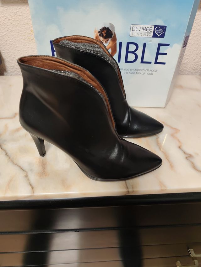 Botín tacón fino negro