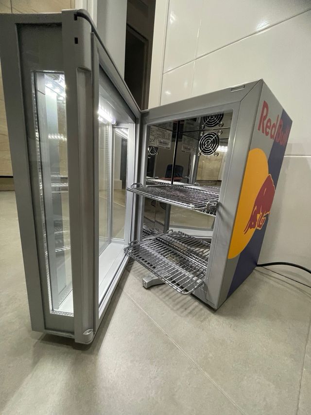 Mini Nevera RedBull Edición Limitada