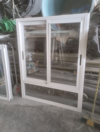 Ventana corredera de aluminio blanca