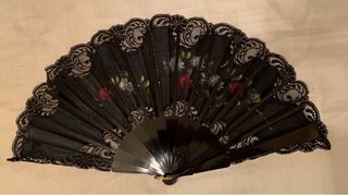 Abanico de Manila Negro con Flores Pintadas