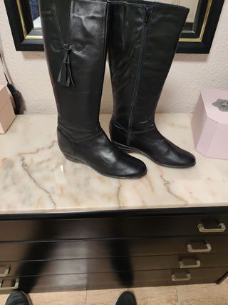 Botas de piel altas negras