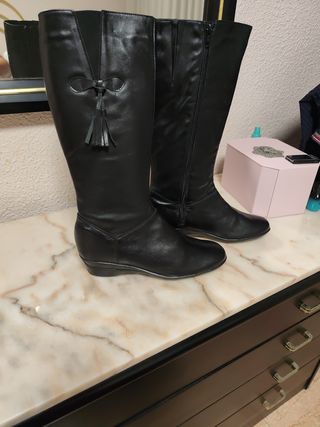 Botas de piel altas negras