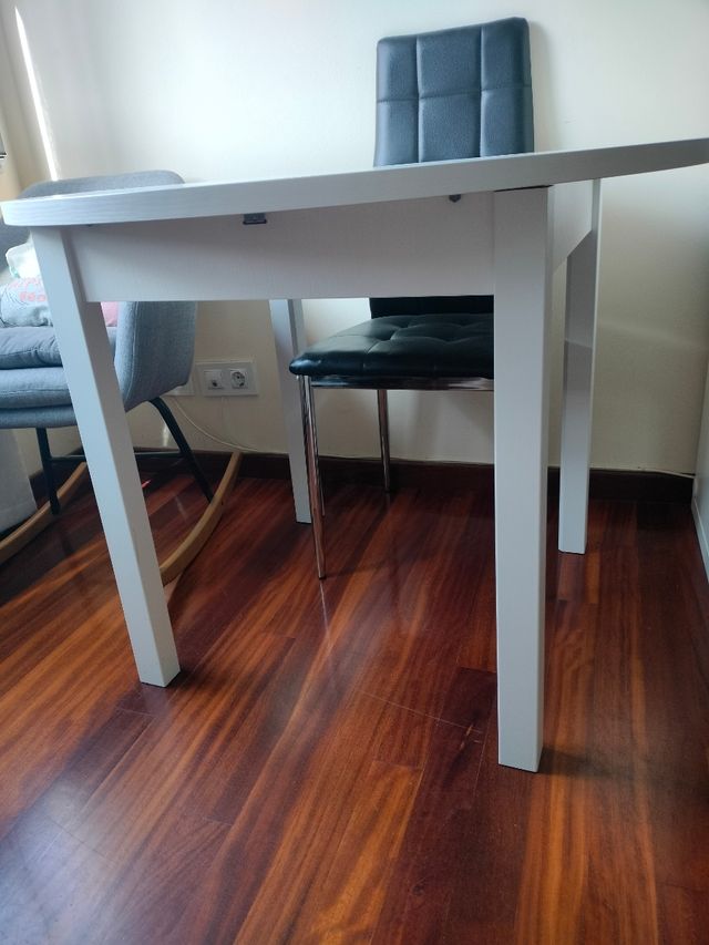 Mesa redonda extensible blanca  BUEN ESTADO