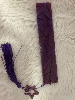 Segnalibro artigianale viola con nappina