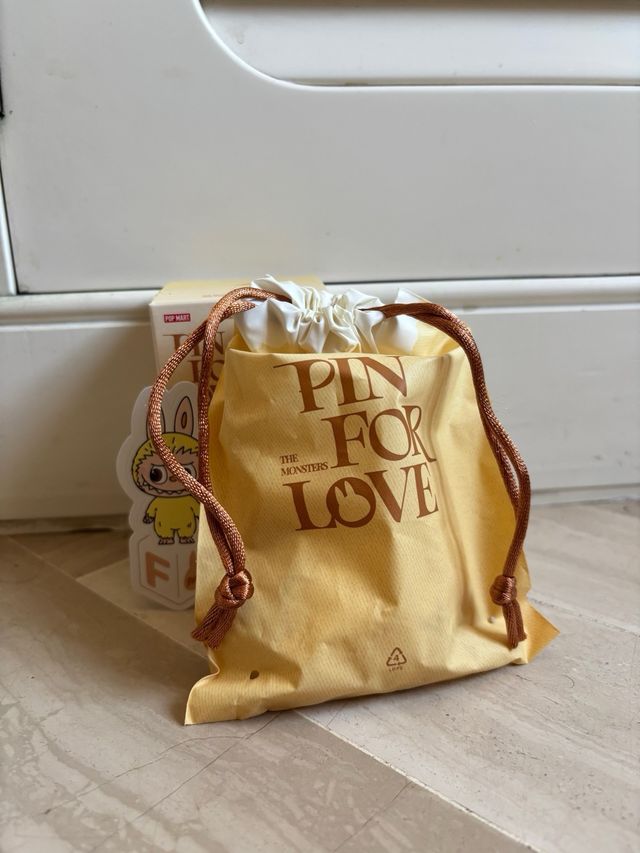 Labubu llavero letra F