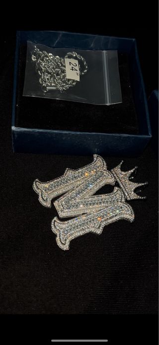 COLGANTE INICIAL M PLATAY DIAMANTES 
PULSERA 9MM 