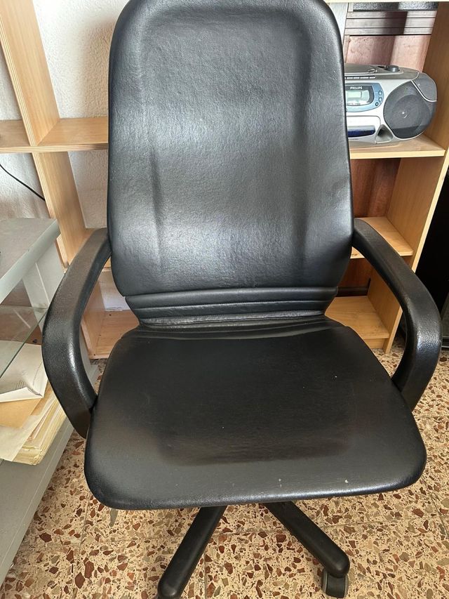 Sillón de despacho con ruedas