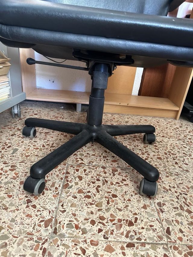 Sillón de despacho con ruedas