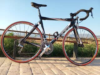 Bicicleta de carretera Felt F4