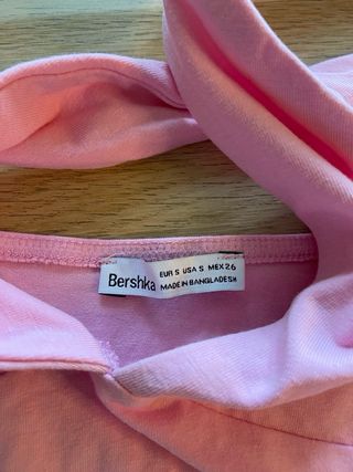 Top Bershka rosa halter cruzado