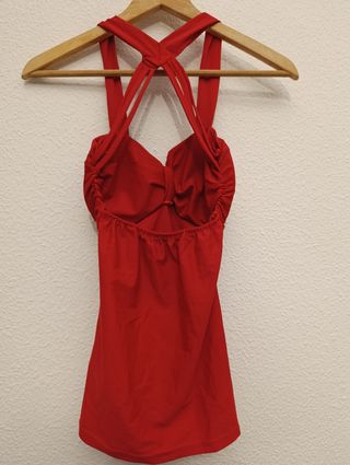 Elegante camiseta de tirantes roja